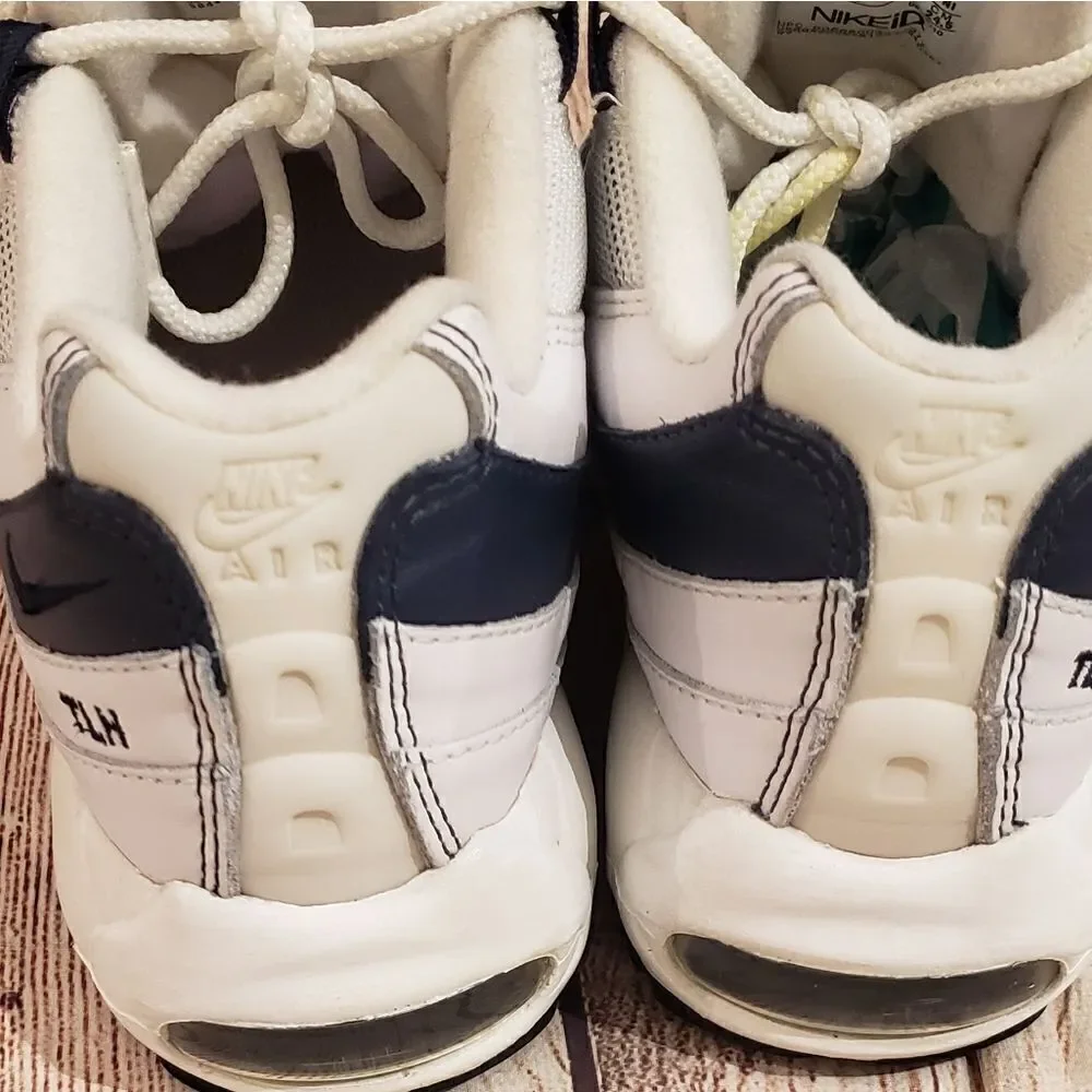 NIKE Sneakers